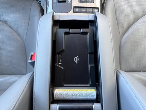 Used 2021 Toyota Highlander Platinum FWD image 30