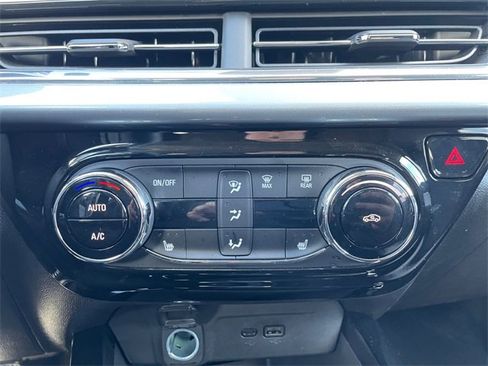 Used 2025 Chevrolet Trax LT w/ LT Convenience Package image 24