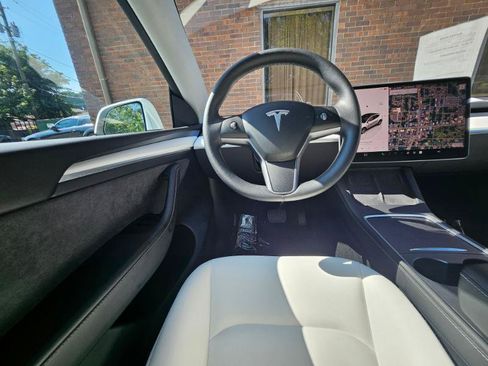 Used 2023 Tesla Model Y Long Range AWD/4WD image 4