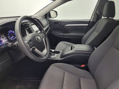 Used 2018 Toyota Highlander LE image 17