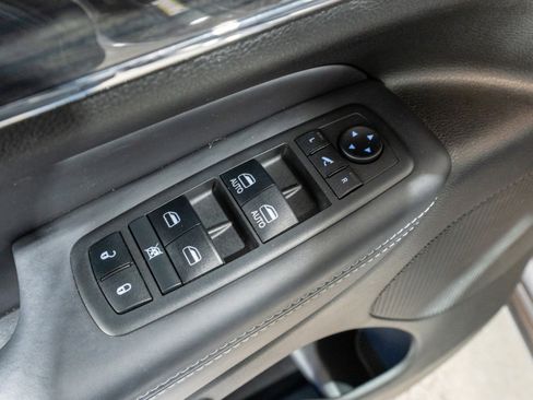 Used 2019 Jeep Grand Cherokee Overland image 14