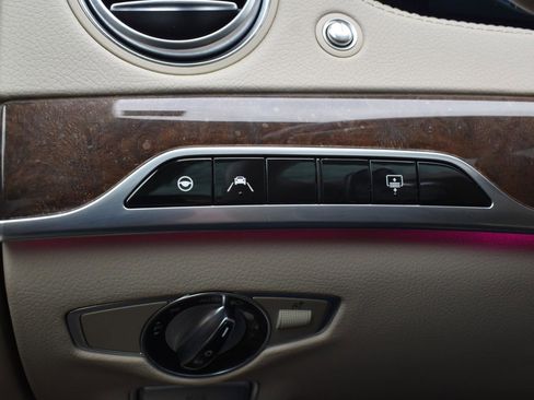 Used 2019 Mercedes-Benz S 560 4MATIC Sedan image 25