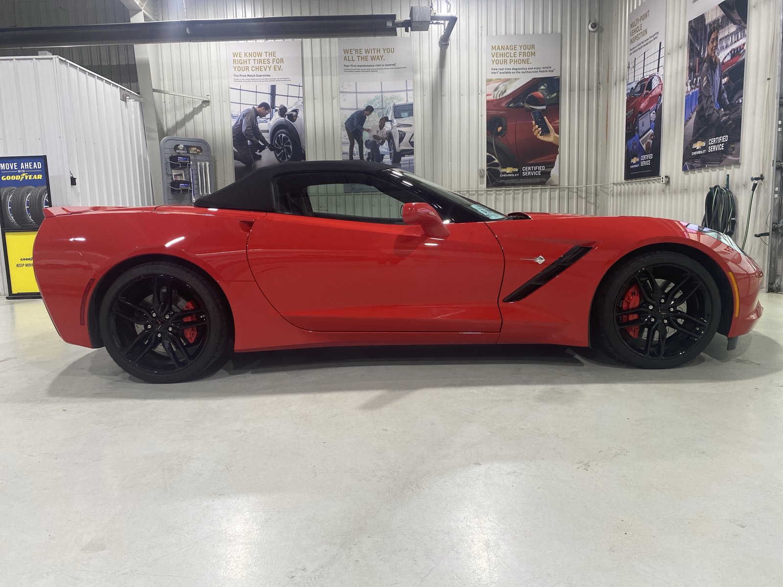 Used 2017 Chevrolet Corvette Stingray Convertible RWD image 9