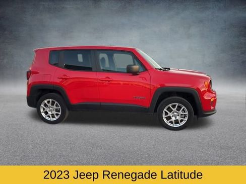 Used 2023 Jeep Renegade Latitude image 3