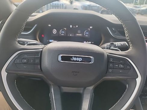 Used 2025 Jeep Grand Cherokee L Limited w/ Luxury Tech Group II RWD image 33
