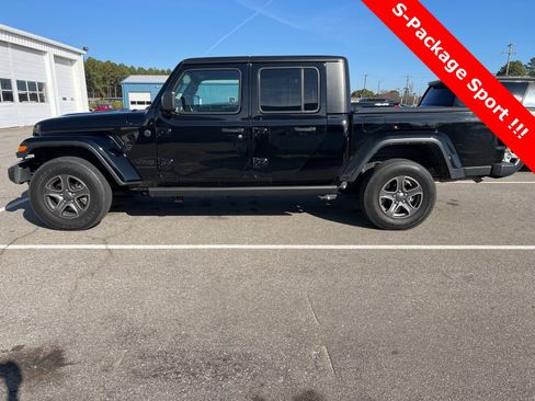 Used 2022 Jeep Gladiator Sport image 2