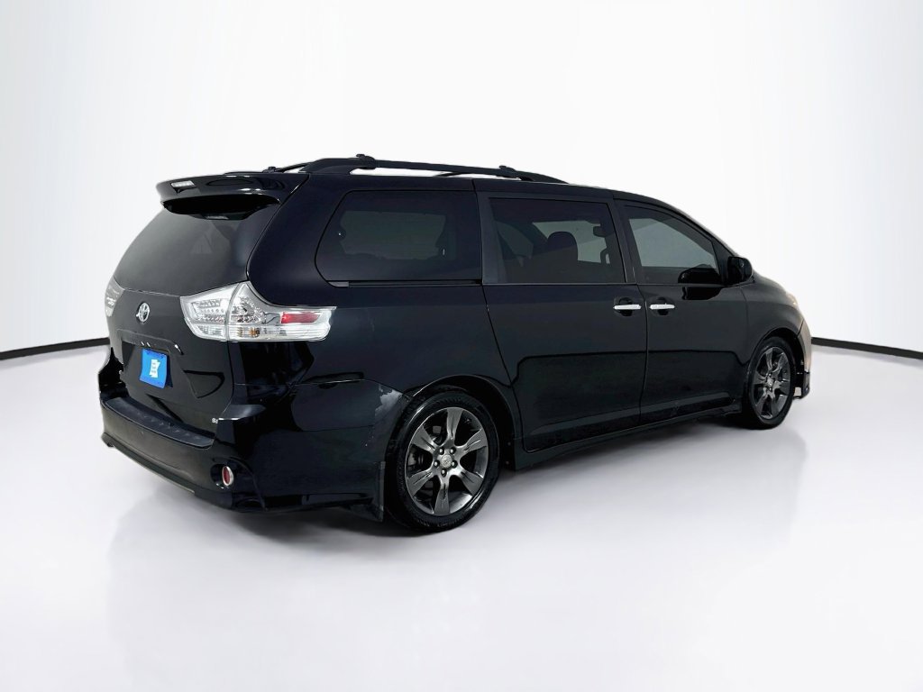 Used 2016 Toyota Sienna SE FWD image 7