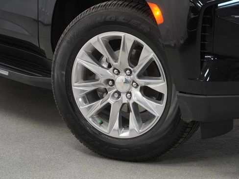 Used 2024 Chevrolet Suburban Premier image 4