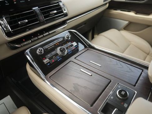 Used 2023 Lincoln Navigator L Reserve AWD/4WD image 30