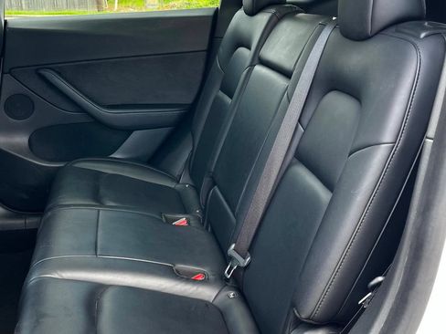 Used 2021 Tesla Model Y Long Range AWD/4WD image 17