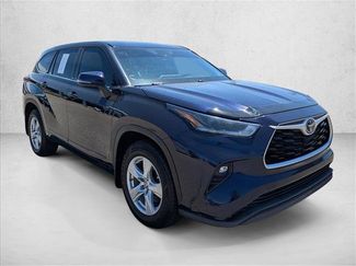 Used 2021 Toyota Highlander LE AWD/4WD video 3