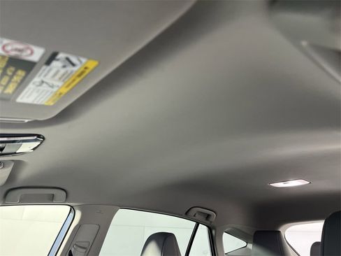 Used 2021 Toyota Venza XLE image 24