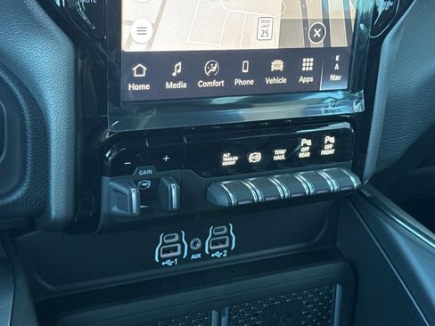 New 2026 RAM 3500 Laramie AWD/4WD image 19
