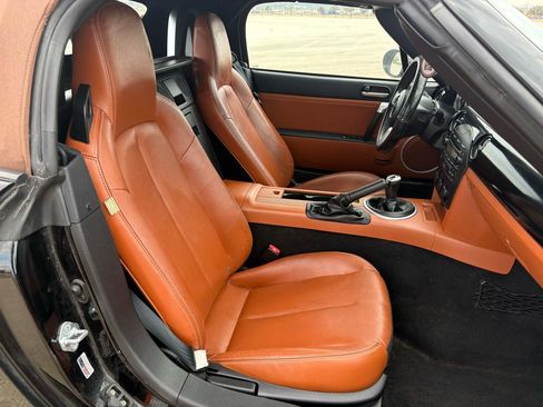 Used 2006 MAZDA MX-5 Miata Grand Touring w/ Premium Pkg image 23