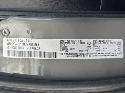 Used 2021 Chrysler Pacifica Touring-L w/ S Appearance Package image 39