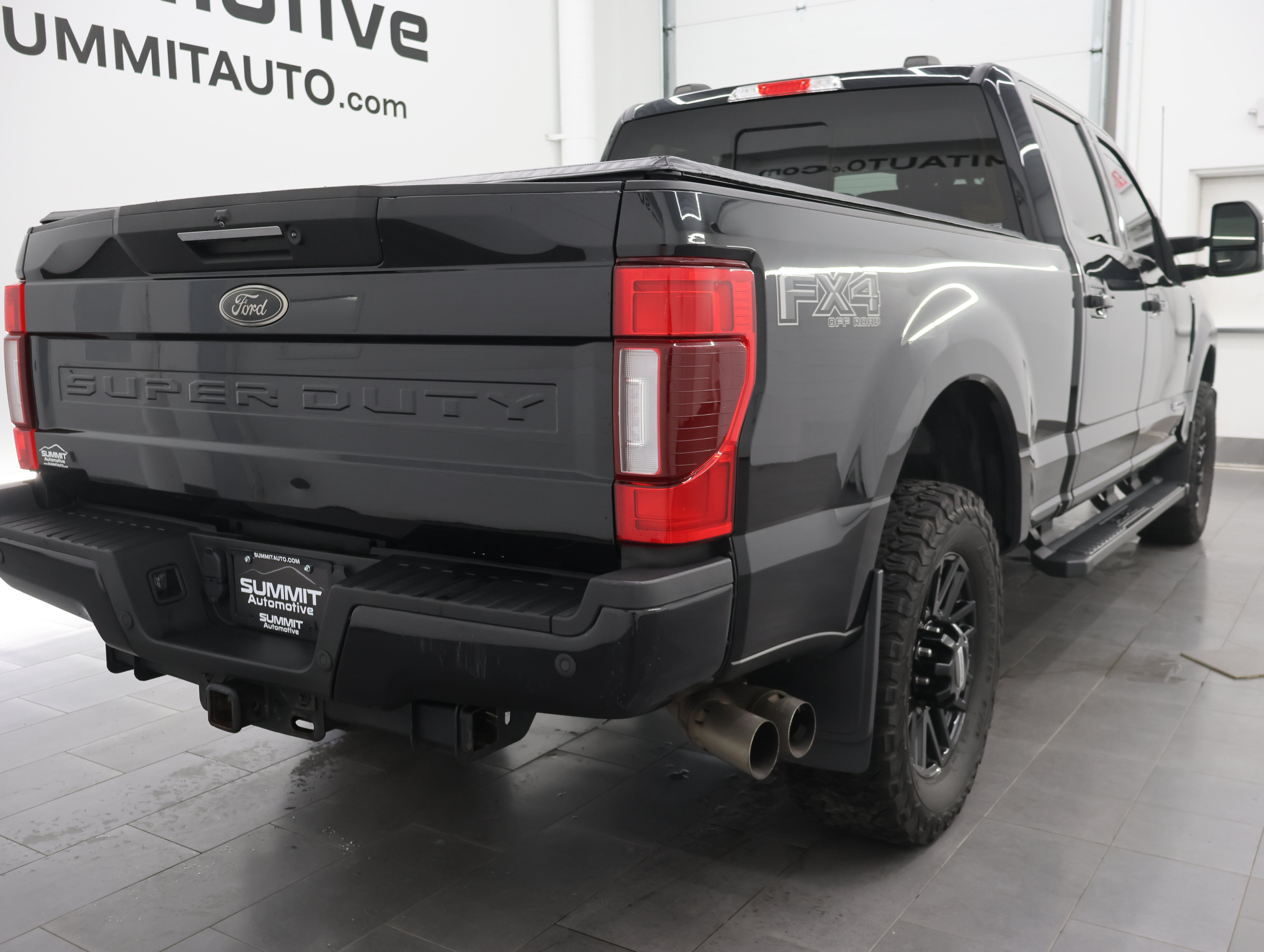 Used 2022 Ford F250 Lariat w/ Black Appearance Package AWD/4WD image 4