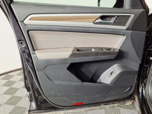 Used 2023 Volkswagen Atlas SEL image 17