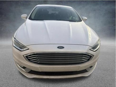 Used 2017 Ford Fusion SE w/ Fusion SE Technology Package FWD image 3