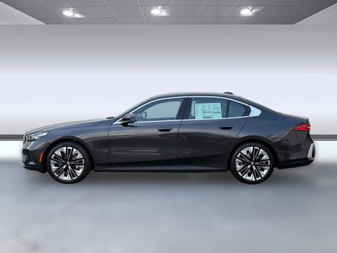 New 2026 BMW 530i w/ Executive Package image 2