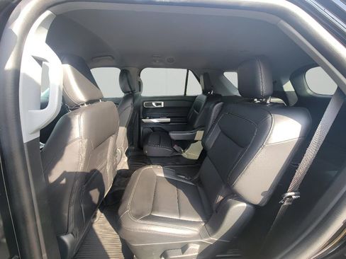 Used 2023 Ford Explorer XLT w/ Equipment Group 202A AWD/4WD image 25