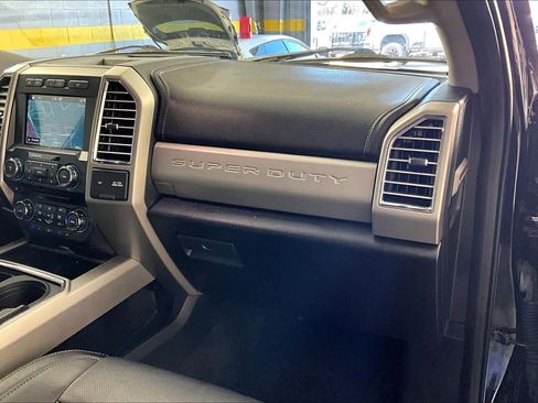 Used 2017 Ford F250 Lariat w/ Lariat Ultimate Package image 19