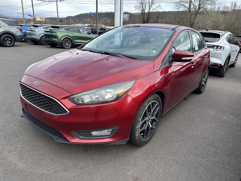 Used 2017 Ford Focus SEL w/ Cold Weather Package image 4
