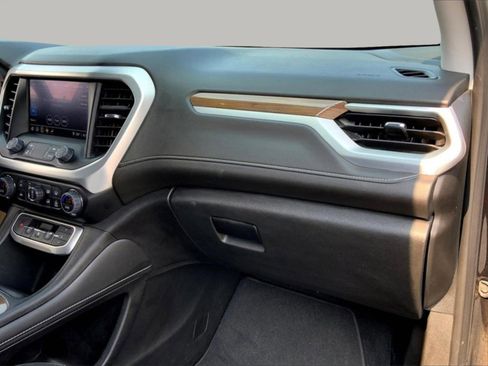 Used 2023 GMC Acadia SLE image 19