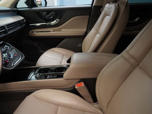 Used 2022 Lincoln Corsair AWD w/ Equipment Group 101A image 7