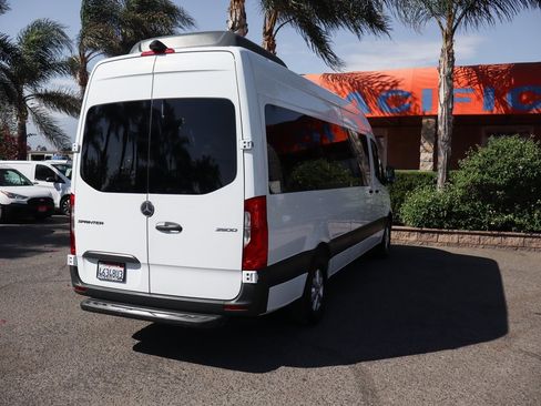 Used 2019 Mercedes-Benz Sprinter 2500 image 9