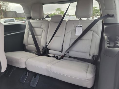 New 2026 Lincoln Navigator Reserve image 18