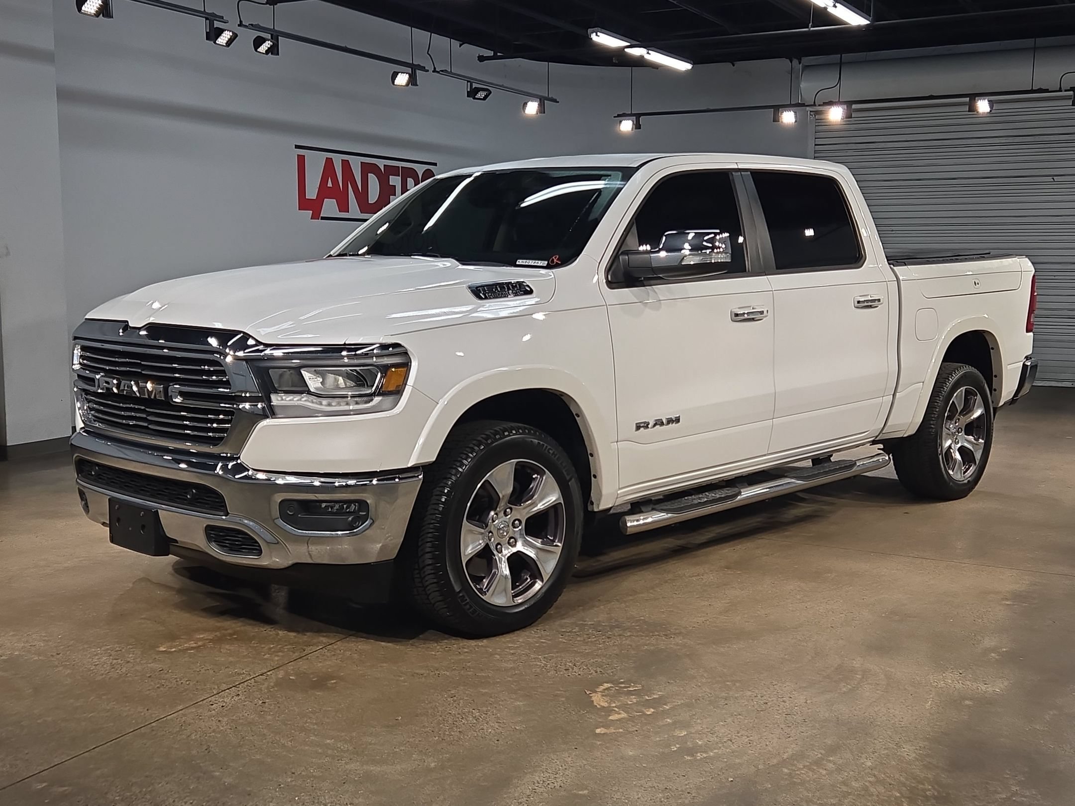 Used 2019 RAM 1500 Laramie AWD/4WD image 3