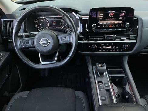 Used 2025 Nissan Pathfinder SV FWD image 13