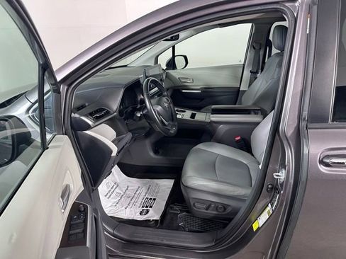 Used 2021 Toyota Sienna XLE FWD image 20