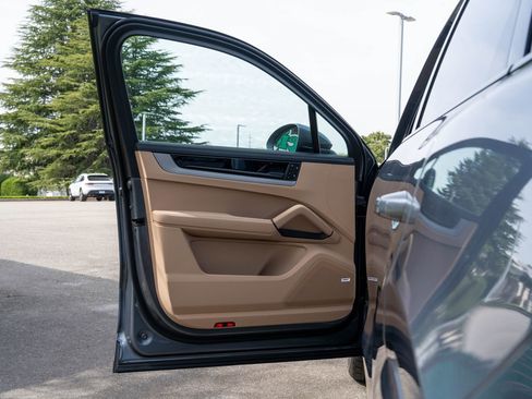 New 2026 Porsche Cayenne image 20