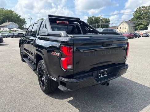 Used 2025 Chevrolet Colorado Z71 w/ Midnight Edition AWD/4WD image 8