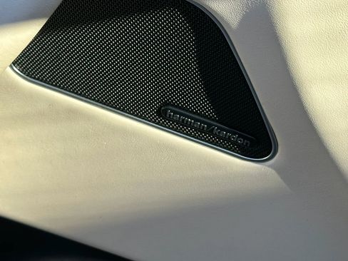 Used 2017 Maserati Levante AWD/4WD image 13