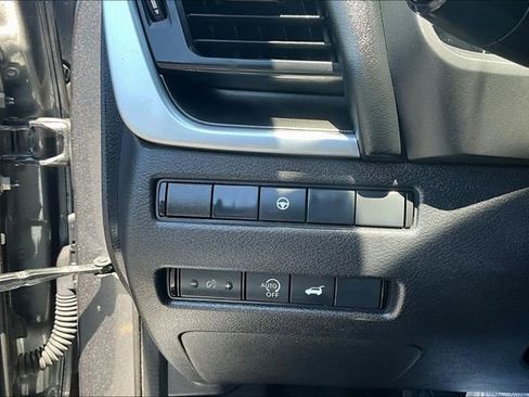 Used 2024 Nissan Rogue SV AWD/4WD image 15