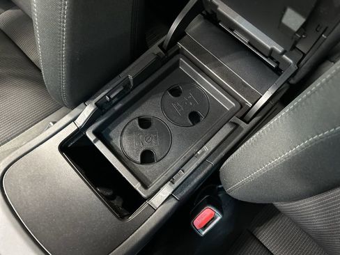 Used 2022 Toyota Venza LE image 22