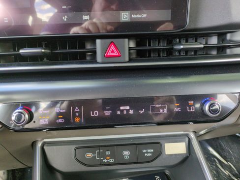 New 2026 Kia Carnival LXS FWD image 28