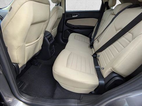 Used 2021 Ford Edge SE image 13