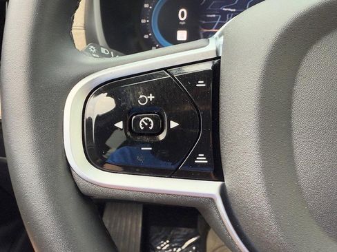 Certified 2025 Volvo XC90 B6 Plus image 18