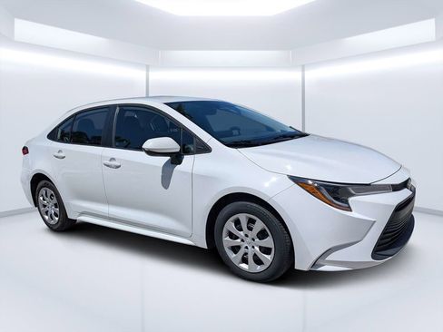 Used 2023 Toyota Corolla LE FWD image 1
