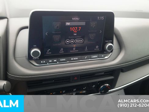 Used 2025 Nissan Rogue S AWD/4WD image 23