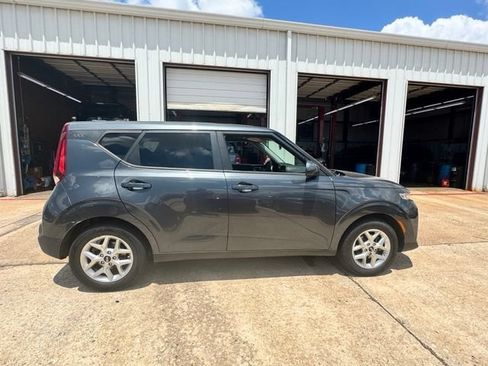 Used 2020 Kia Soul S FWD image 4