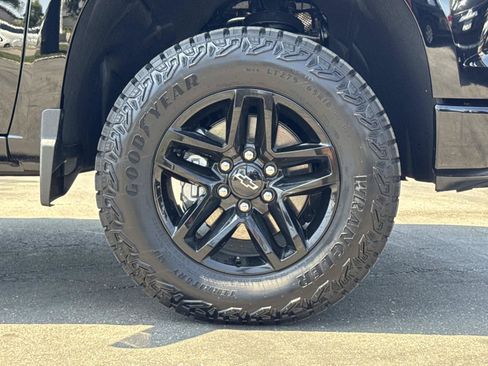 Used 2026 Chevrolet Silverado 1500 LT Trail Boss w/ LT Trail Boss Premium Package AWD/4WD image 32