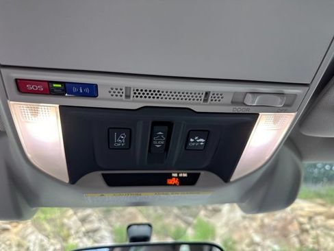 Used 2019 Subaru Forester Premium AWD/4WD image 4