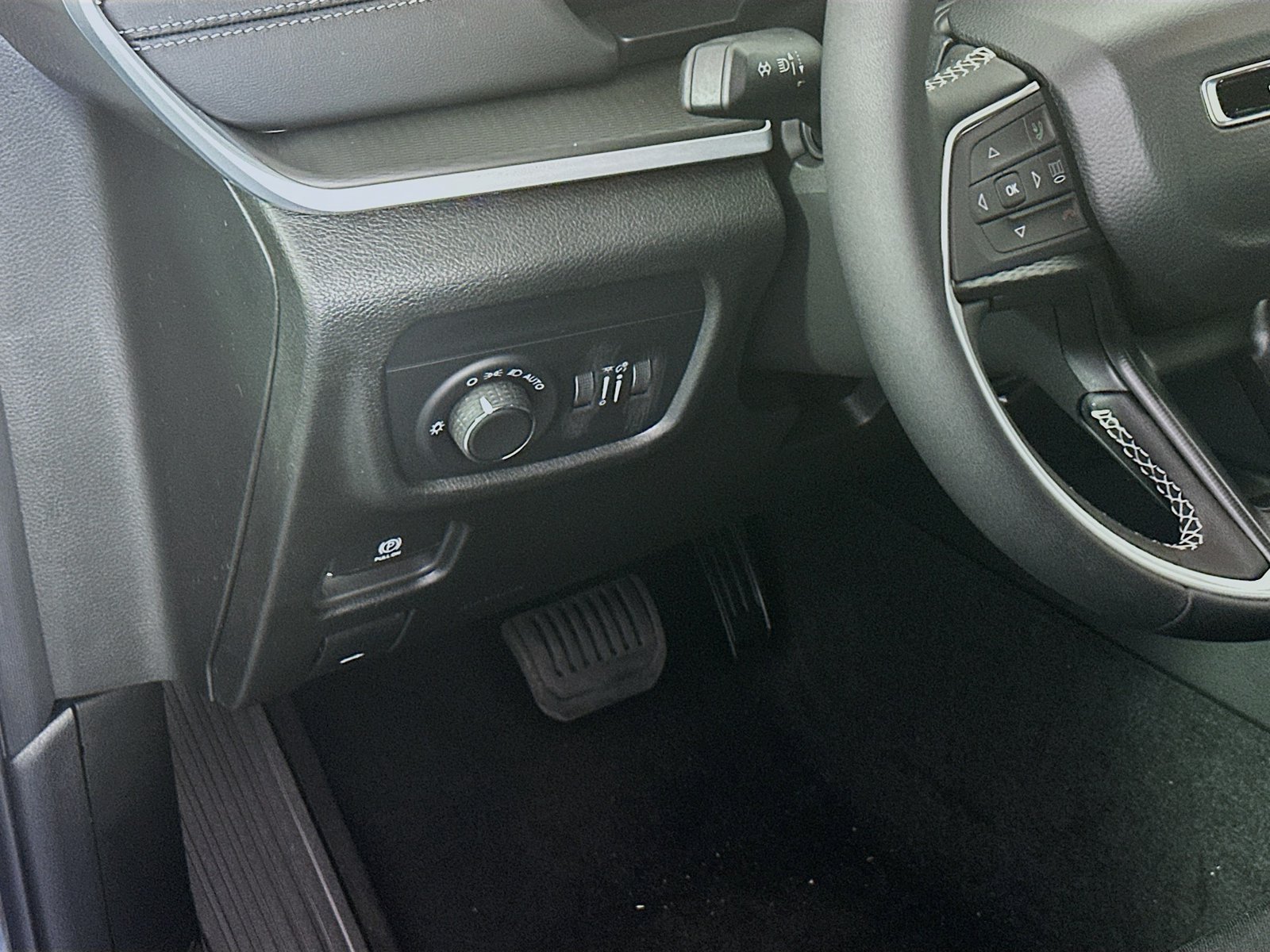 New 2026 Jeep Grand Cherokee Laredo AWD/4WD image 10