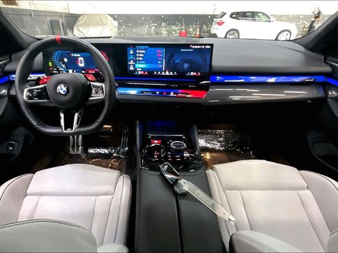 Used 2025 BMW M5 w/ Carbon Package AWD/4WD image 18