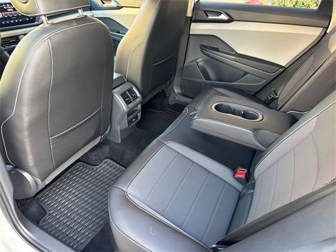 Certified 2023 Volkswagen Taos SE image 17