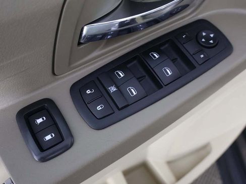 Used 2008 Chrysler Town & Country LX image 24